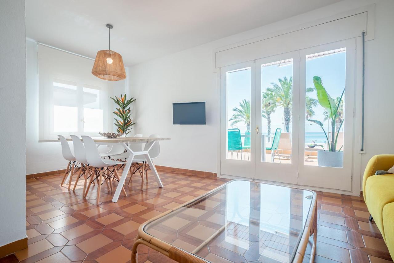 Beach House Cambrils Apartamento En Primera Linea De Playa Eksteriør billede